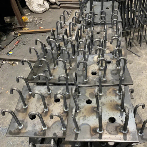 图纸中如何确定东方预埋件的位置？