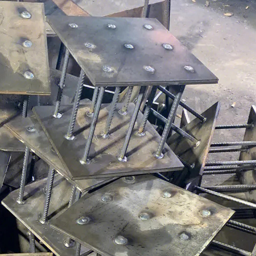 在确定东方预埋件位置时，需要考虑以下几点