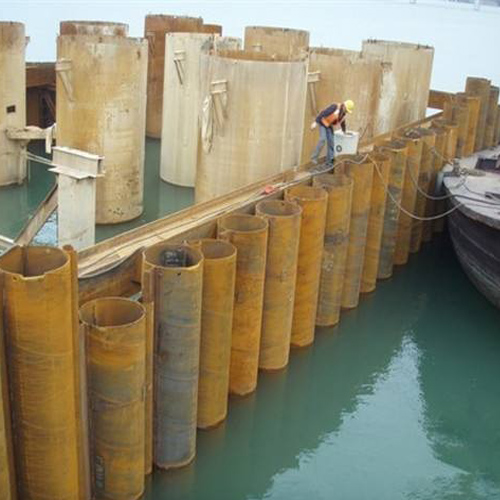 东方钢护筒现场安装